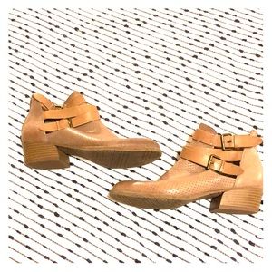 Tan, low heel Kenneth Cole Reaction ankle boot